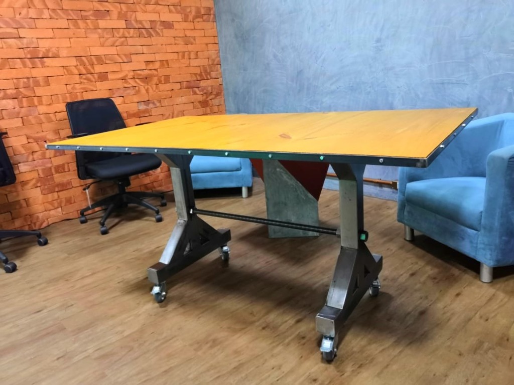 Bancada de trabalho industrial sob medida